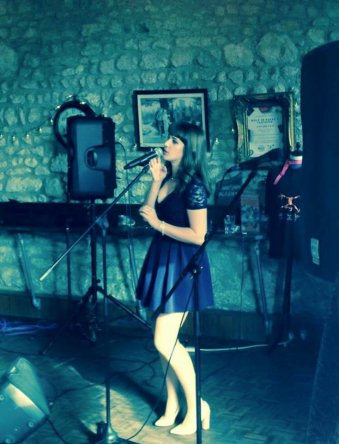 Book Victoria for a gig