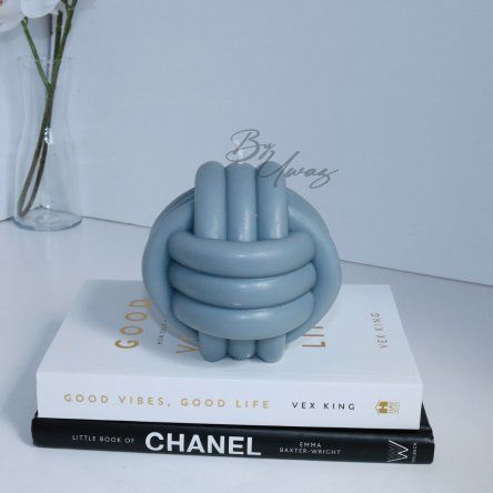 Tight Cuddle Candle by Uwaz