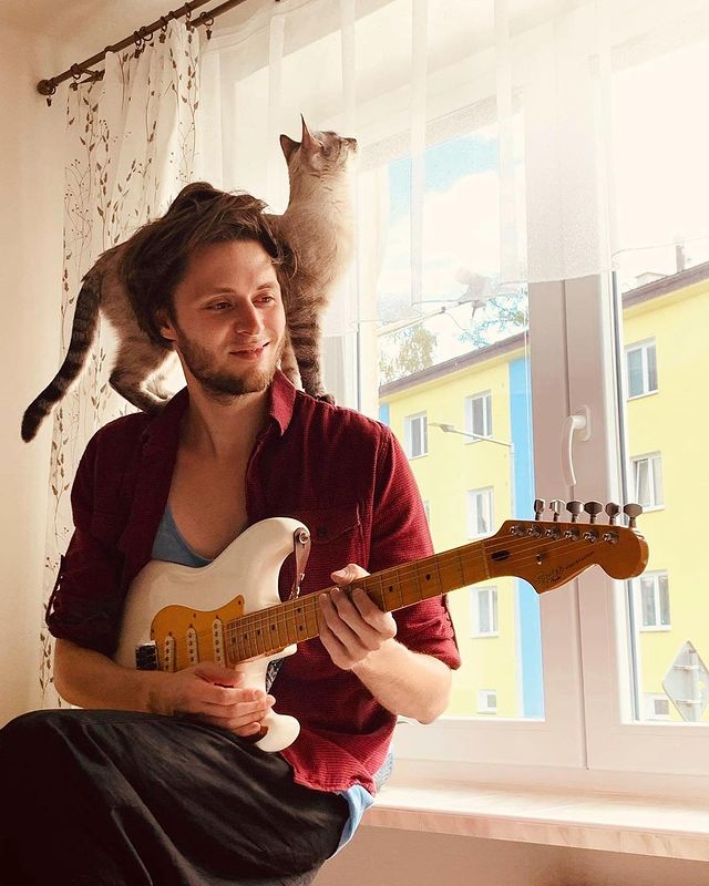 Online guitar lesson